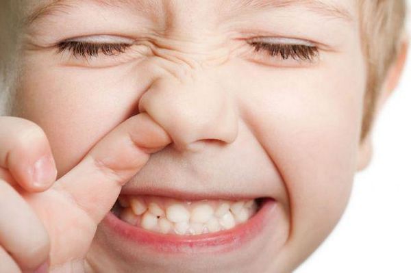 Як витягти з носа дитини маленький предмет?